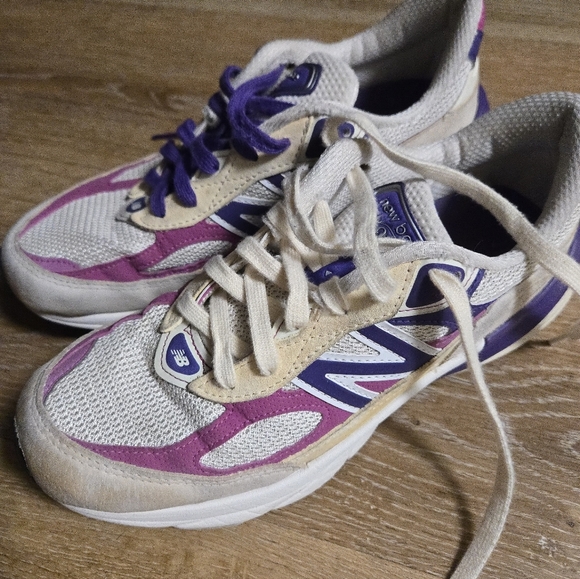 New Balance Men Cream and Purple Sneakers - Picture 7 of 10
